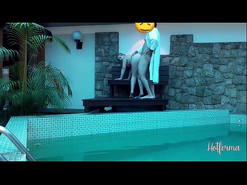 ❤️ El cap convida la criada a la piscina, però no va poder resistir-se a una calor ❤️ Porno al ca.online4sex.ru ❌️❤